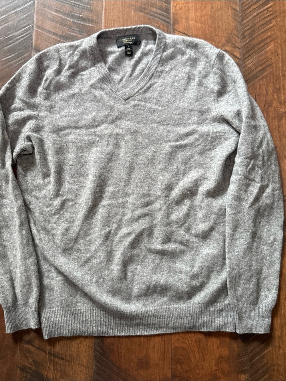 Club Room Cashmere V-neck sweater Men’s size L